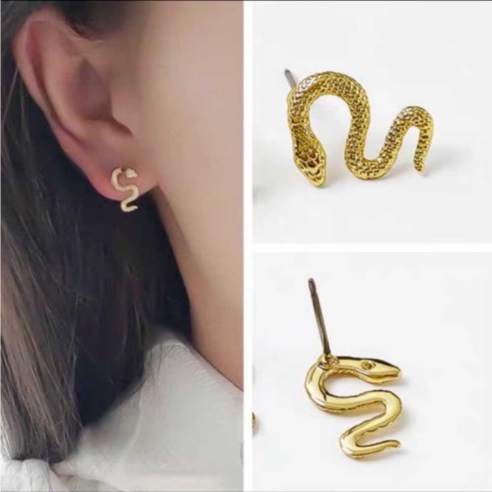 NWOT Tiny Gold Tone Snake Reptile Earrings